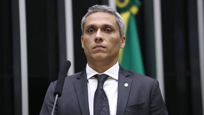 Ministro do TSE determina derrubada de informação falsa veiculada no canal ‘Tropa do Flávio’
