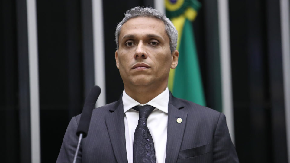 Ministro do TSE determina derrubada de informação falsa veiculada no canal ‘Tropa do Flávio’