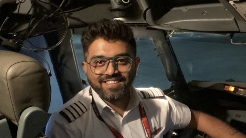 O piloto da Flydubai, Smit Machchhar, foi aclamado como herói por evitar um desastre no voo para Israel.