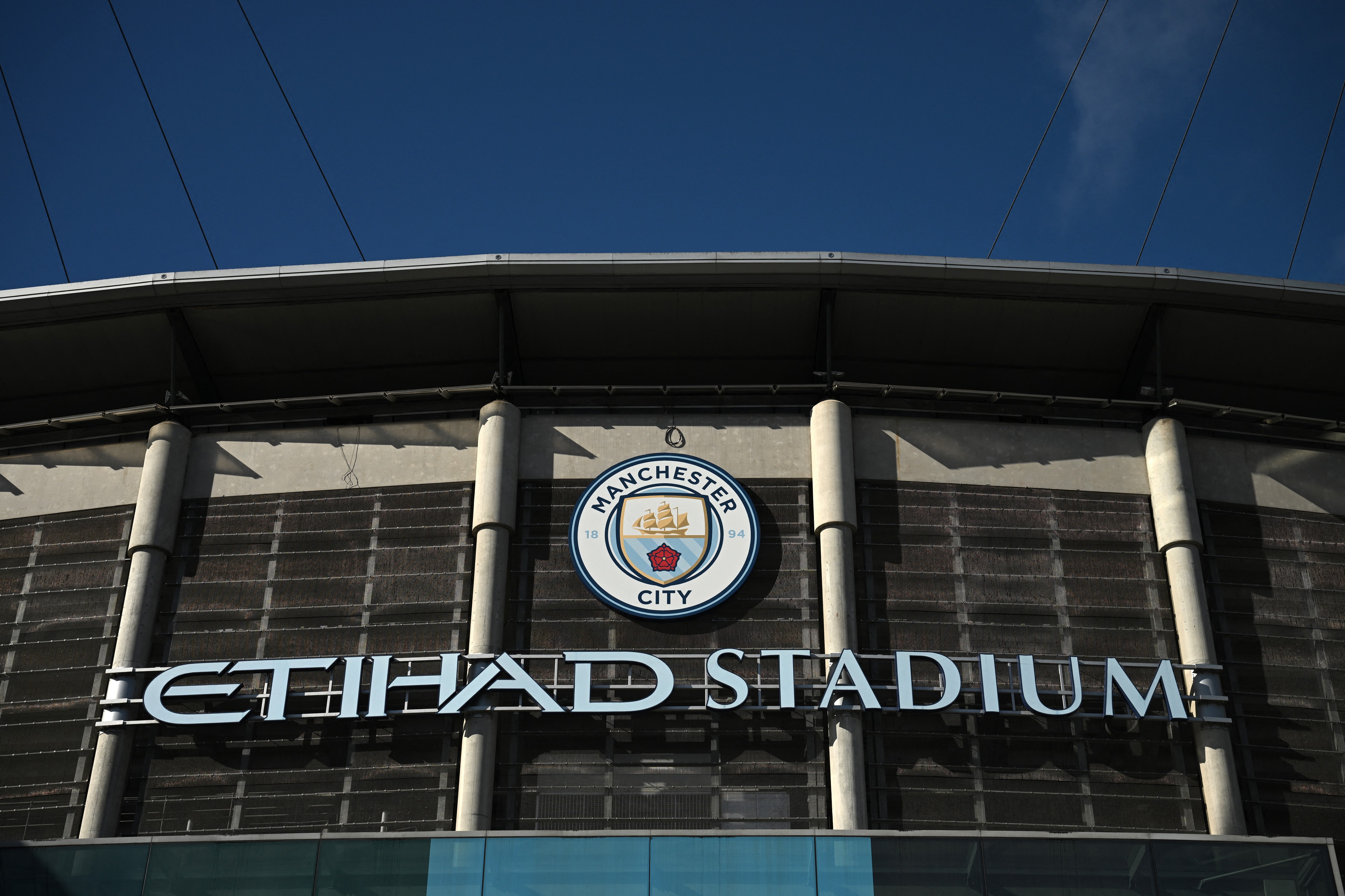 Patrocinadora do Manchester City estuda ação legal contra Premier League por prejuízos gerados