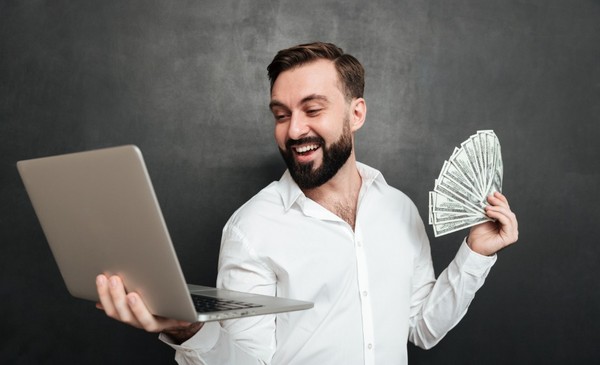 Cupom, cashback ou desconto direto: qual vale mais a pena na Black Friday?