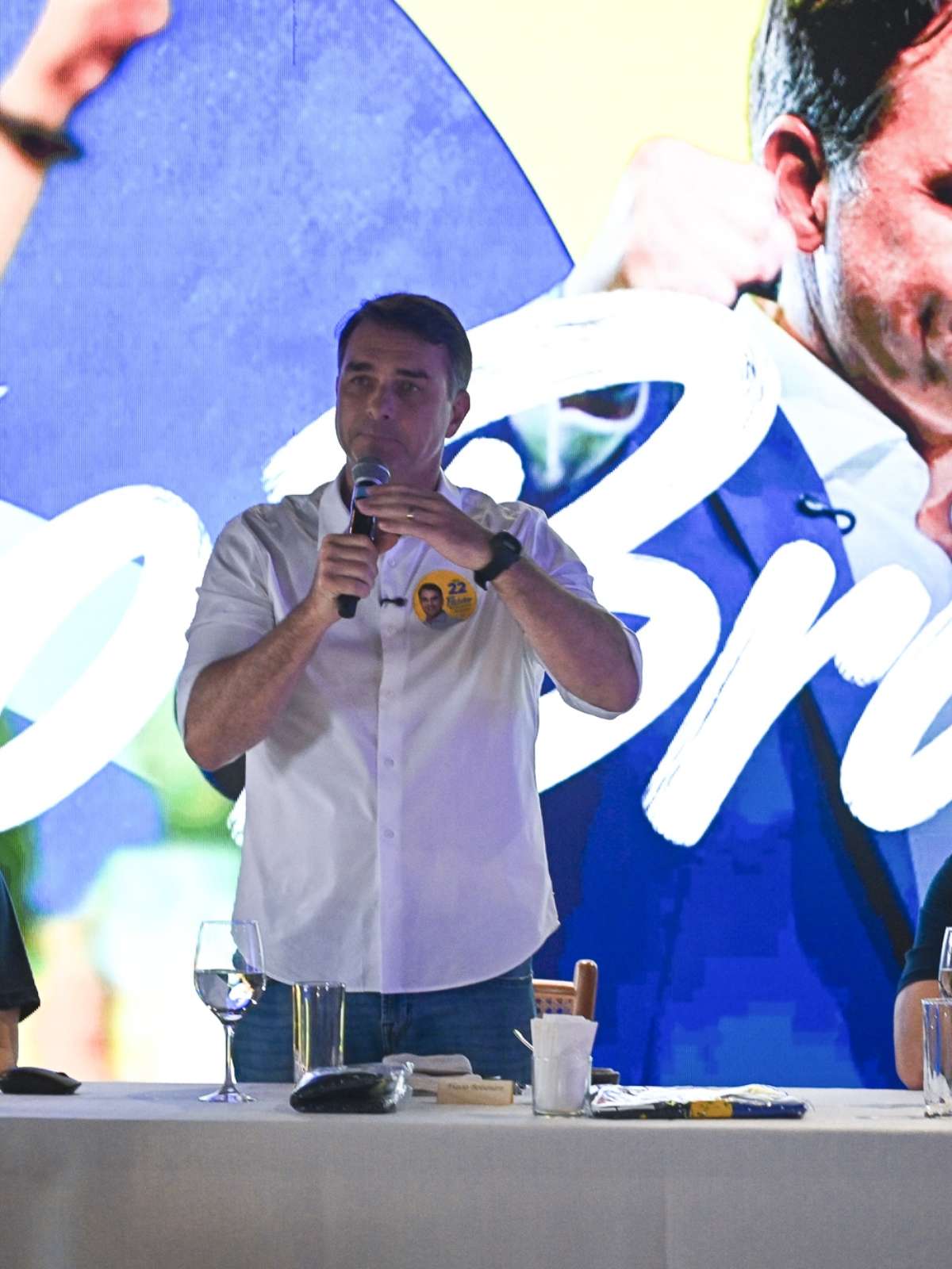 Em encontro com prefeitos de SP, Flávio Bolsonaro pede mobilização e diz que aliados 'não podem baixar a guarda'