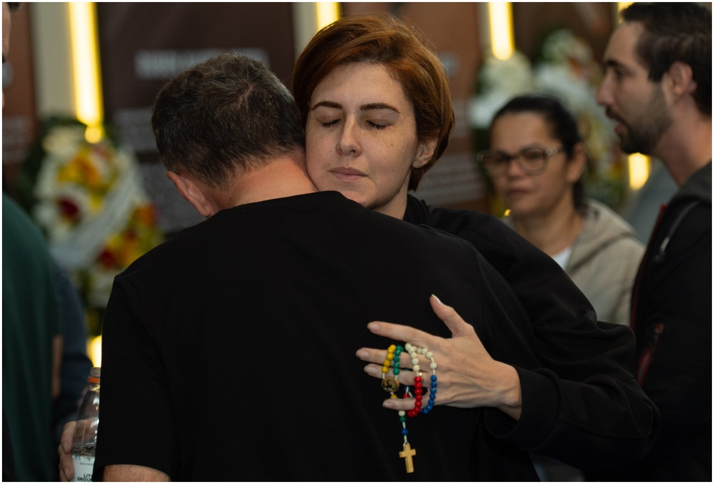 Corpo de Lito Sousa é velado em São Paulo; familiares e fãs se despedem