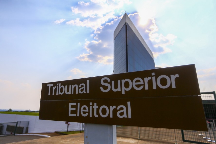 Omissão do TSE e demora do STF criaram o impasse inédito vivido no país