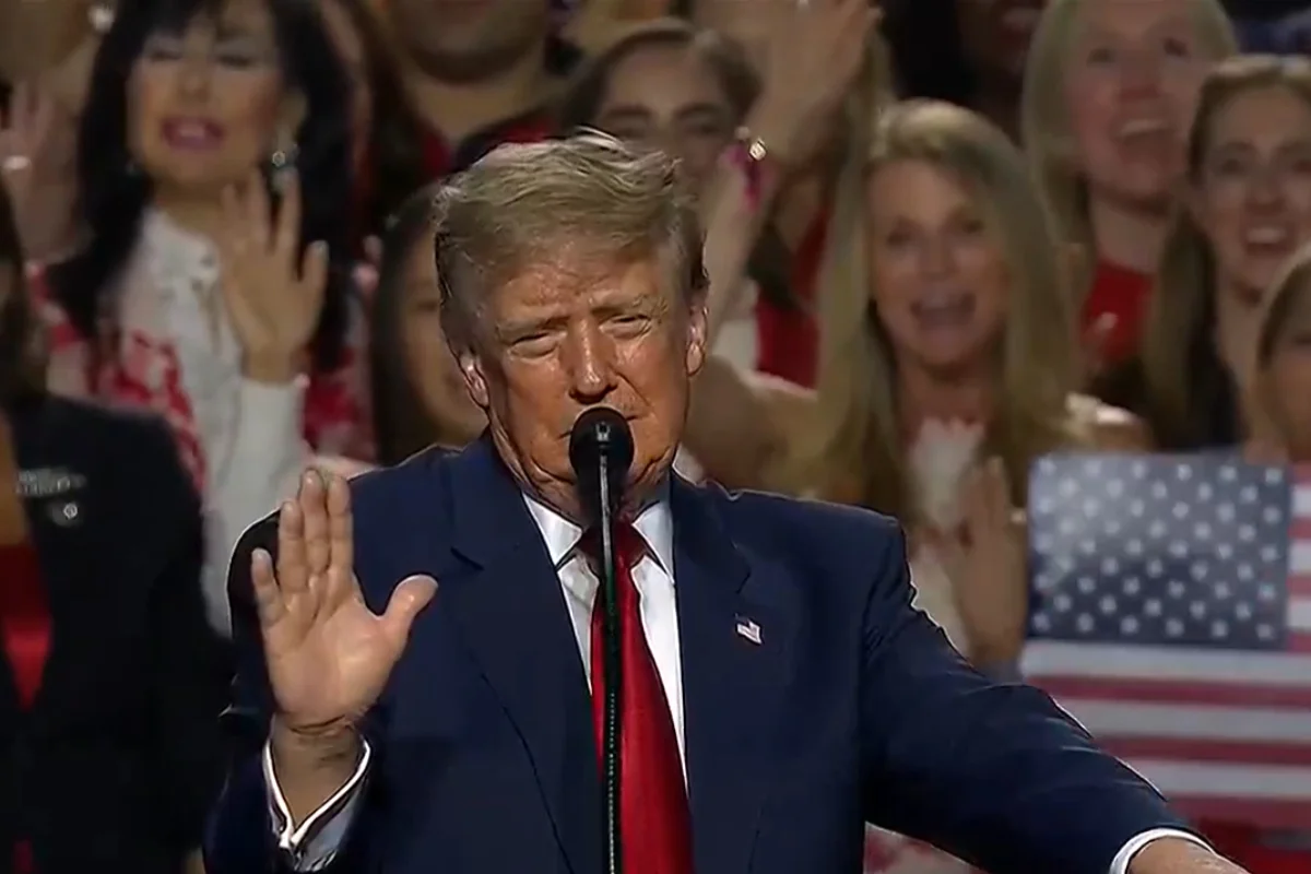 Trump diz ver como inimigo quem usa “IA” em vez de “superinteligência”