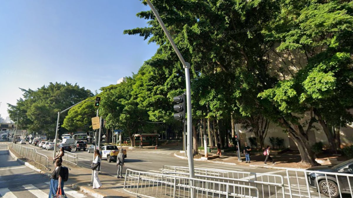 Vítima é baleada em frente ao shopping West Plaza, na zona oeste de SP, ao tentar fugir de assalto