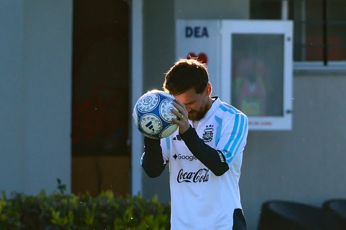 Lionel Messi durante treinamento na seleção argentina