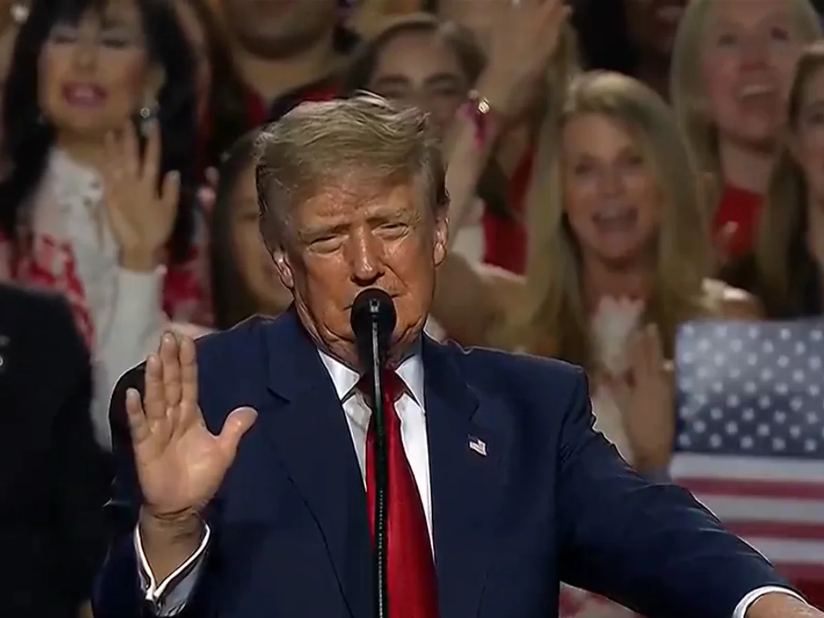 Trump diz ver como inimigo quem usa “IA” em vez de “superinteligência”