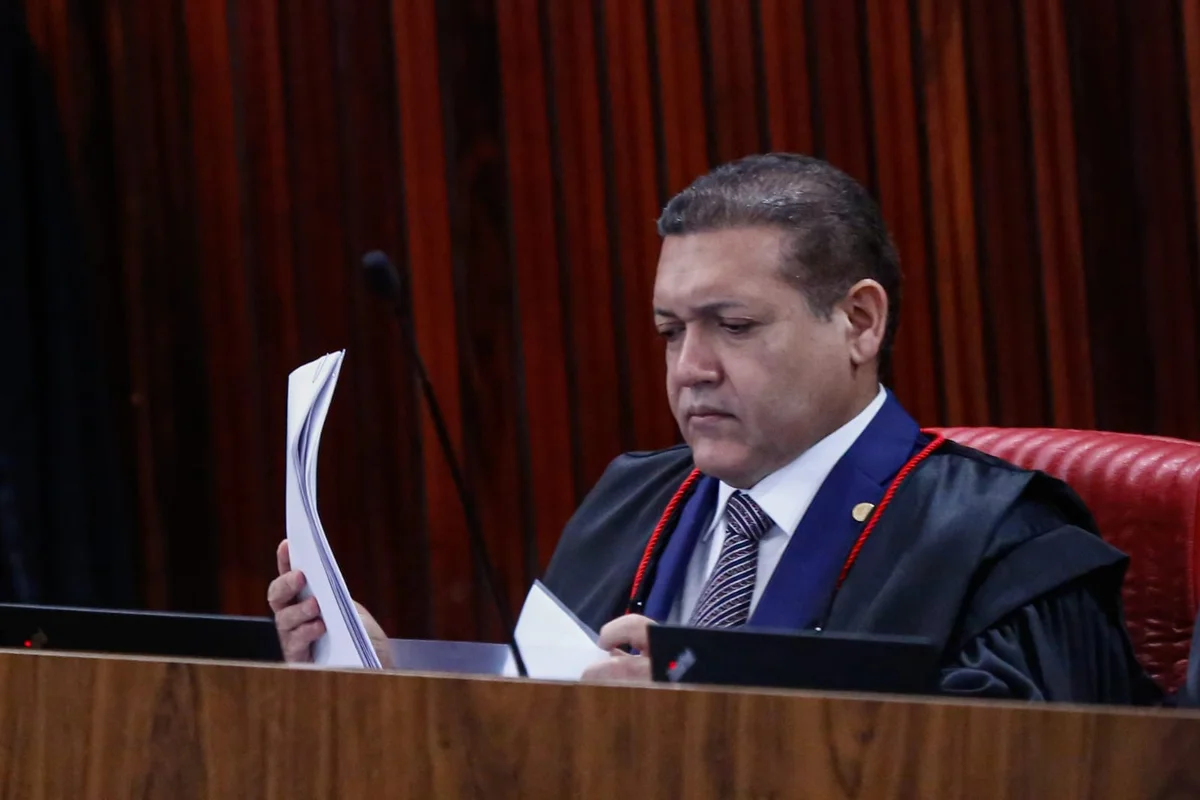 Omissão de Nunes Marques diante da falta de ônibus revolta colegas do STF