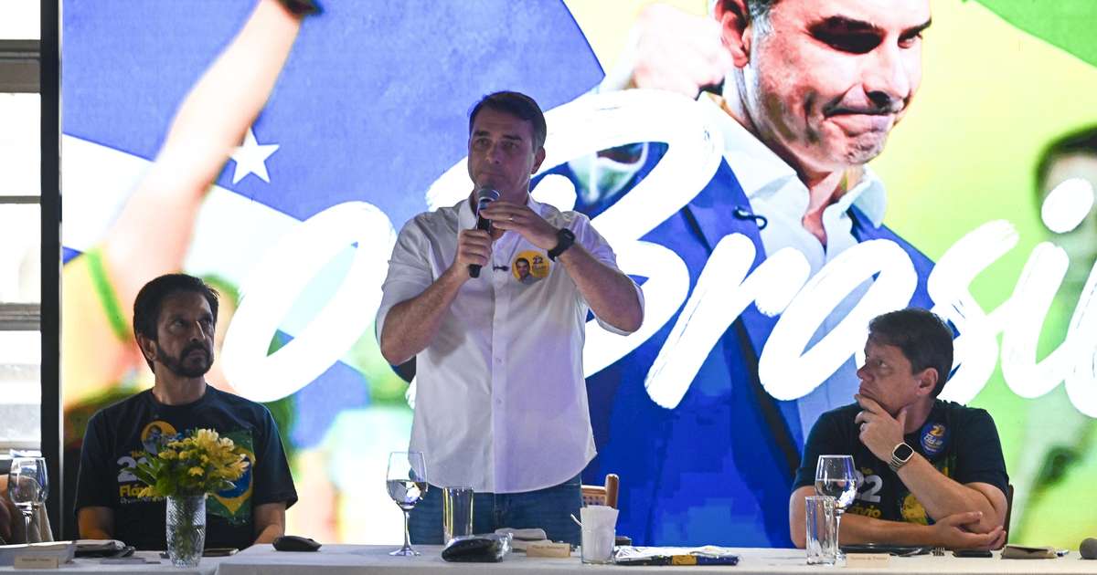 Em encontro com prefeitos de SP, Flávio Bolsonaro pede mobilização e diz que aliados 'não podem baixar a guarda'