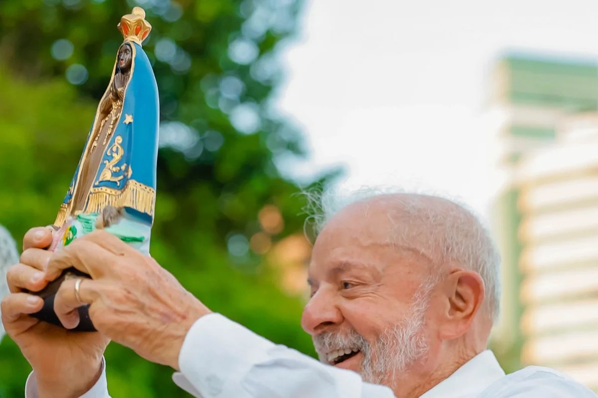 Campanha de Lula prevê vantagem sobre Flávio, mas evita clima de já ganhou