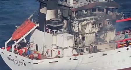 Dois navios pegam fogo na costa romena do mar Negro; sete marinheiros estão desaparecidos