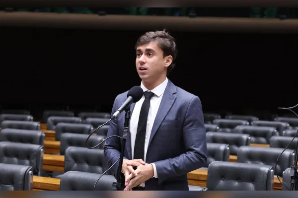Nikolas ensina como tirar votos de Lula: "Não fale de Flávio"