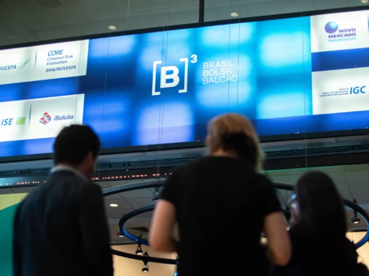 Ibovespa renova recorde aos 209 mil pontos e sobe mais de 1% com pesquisas eleitorais