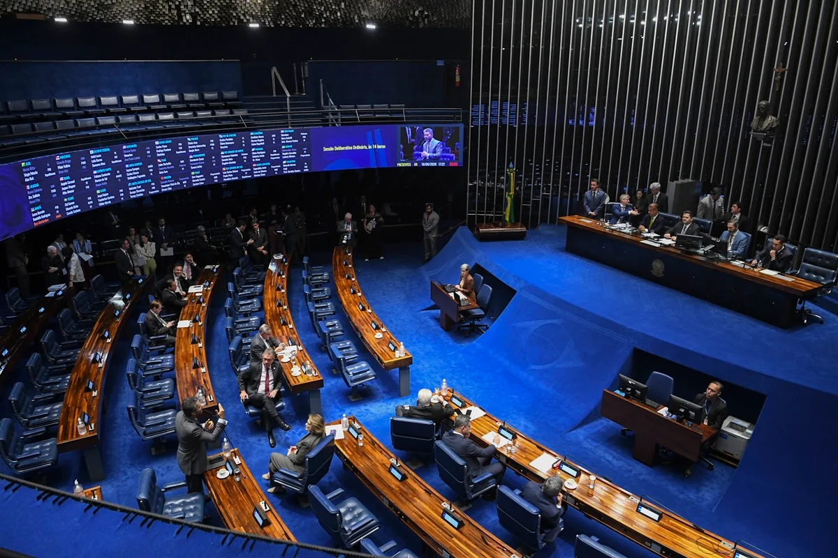 Governo requer ao Senado calendário especial para votar PEC da 6x1