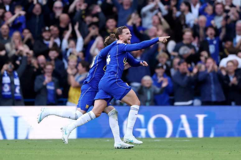 Com dois de João Pedro, Chelsea goleia Bournemouth, de Rayan