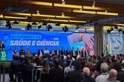 Presidente Lula e ministros no Instituto Butantan