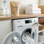 Imagem da matéria: Como branquear roupa na máquina de lavar: 7 produtos para tirar o amarelado