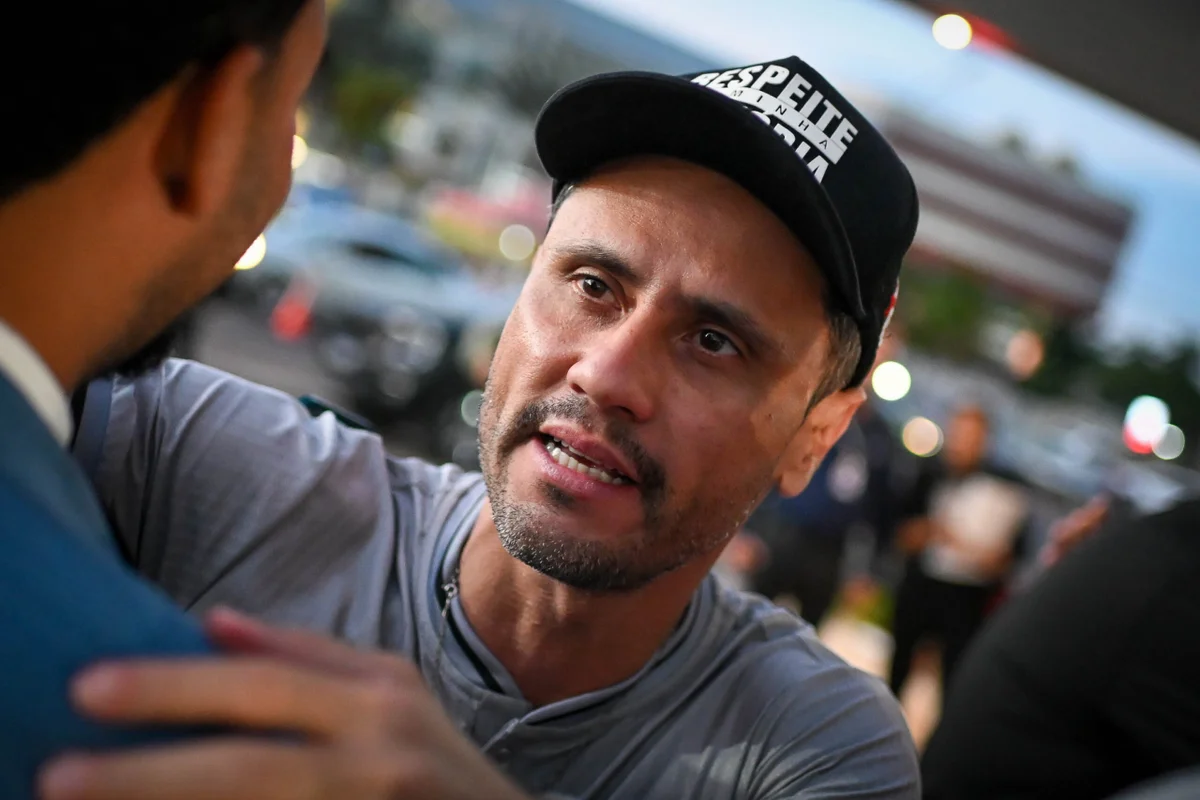 O governador eleito de Minas Gerais, Cleitinho, esteve presente no anúncio oficial do Republicanos em apoio a Flávio Bolsonaro no 2º turno metropoles