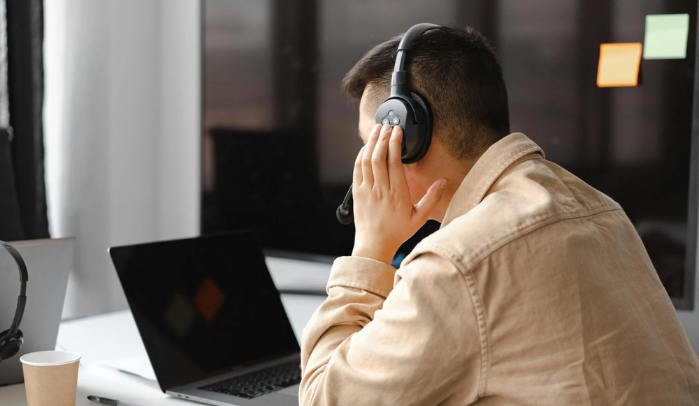 Reiniciar o celular ou o computador pode ser uma solução — Foto: Reprodução/Pexels (Mikhail Nilov)