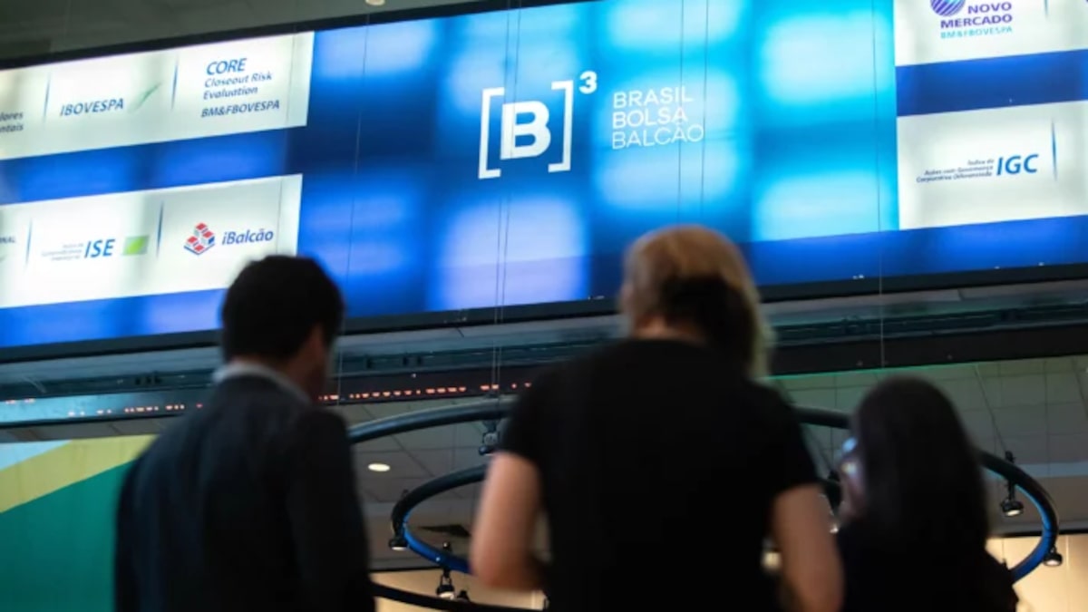 Ibovespa renova recorde aos 209 mil pontos e sobe mais de 1% com pesquisas eleitorais