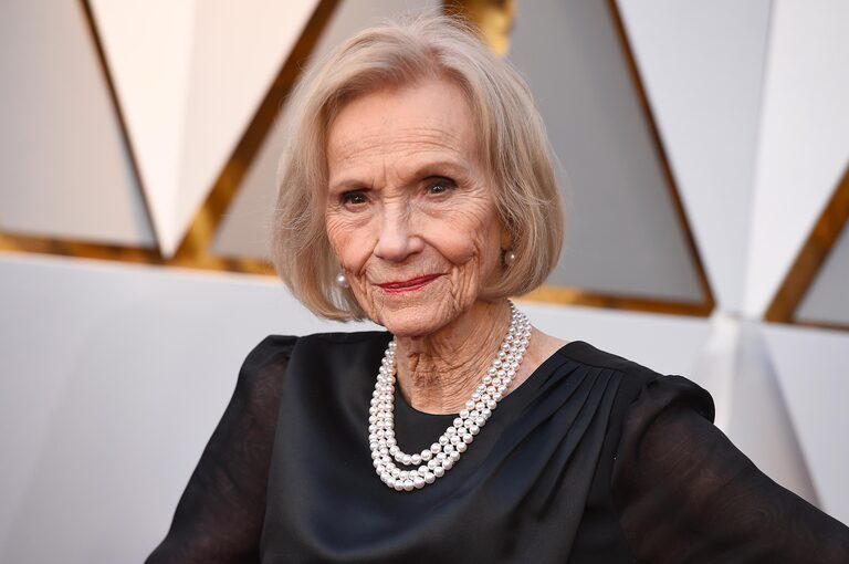 Morre Eva Marie Saint, atriz que foi par de Marlon Brando em ‘Sindicato de Ladrões’, aos 102 anos
