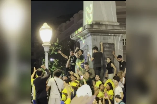 "Voto útil é o caramba": Nikolas pede apoio para Sávio e Superman no Senado