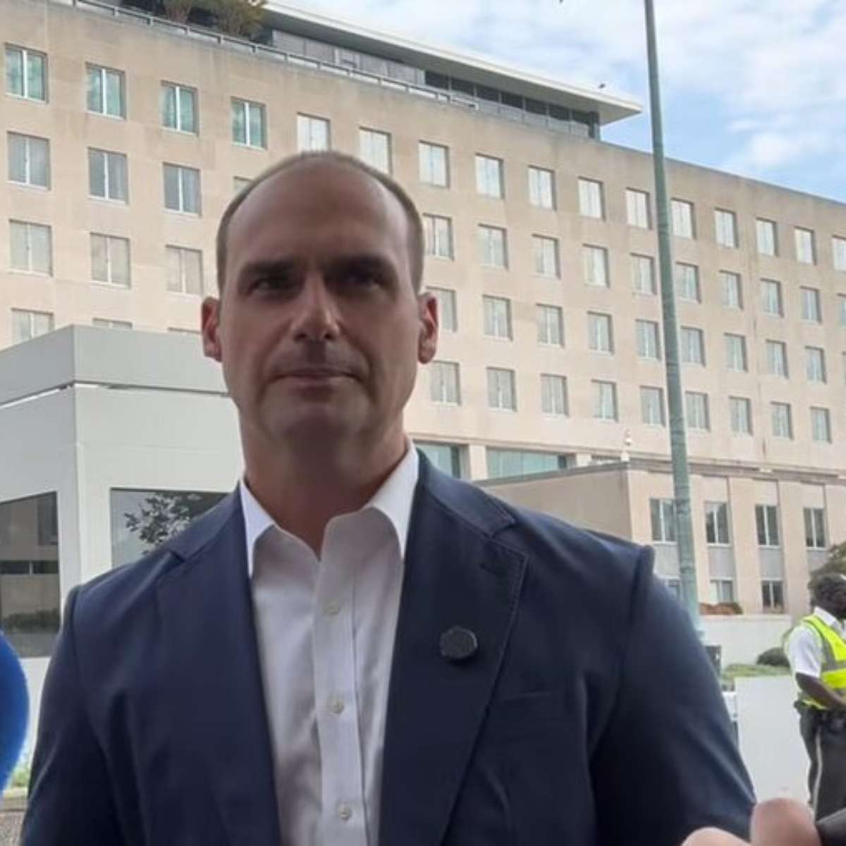 Eduardo Bolsonaro vai ser preso? Saiba o que acontece após a decisão de Moraes