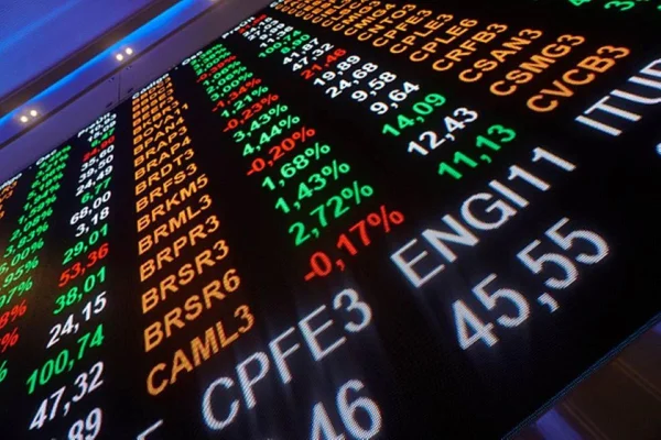 Bolsa abre em alta em dia de dólar e petróleo em baixa