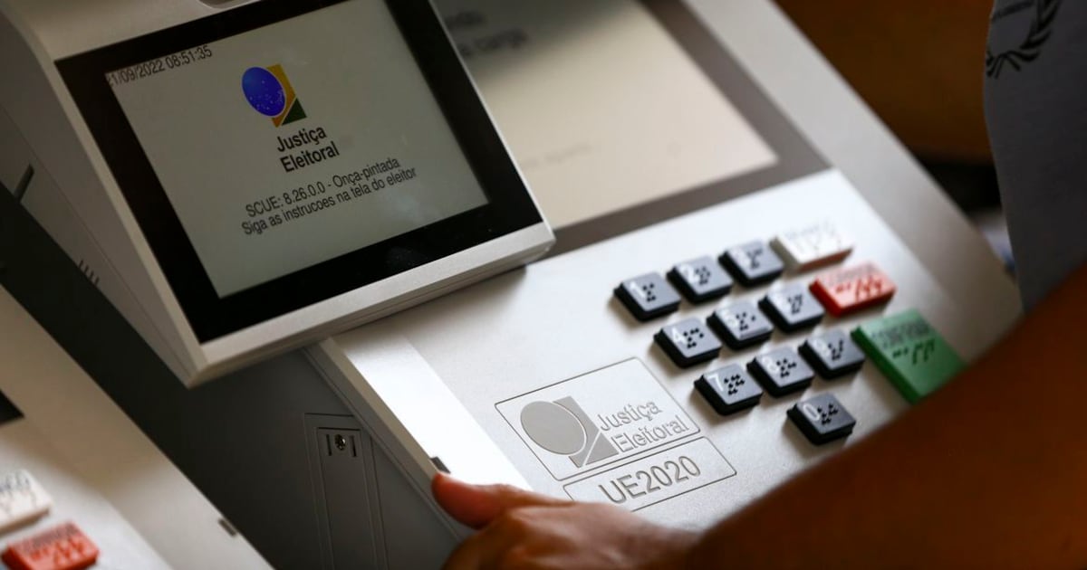 Se o eleitor faz 70 anos entre o primeiro e o segundo turnos, ele precisa votar? Entenda