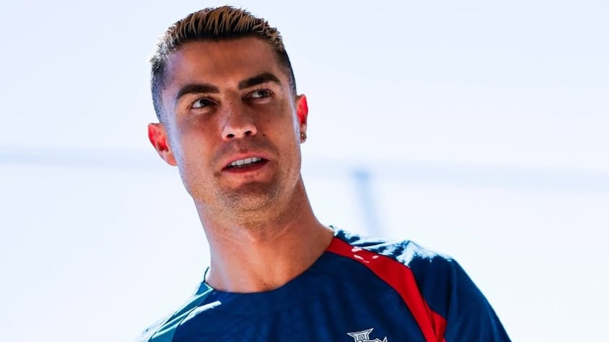 Cristiano Ronaldo supera Messi e é jogador mais bem pago do mundo; Vini Jr. fica no top 5
