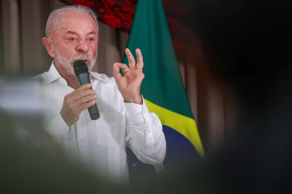 Lula sanciona perdão a dívidas de MEIs e aumento do teto de faturamento