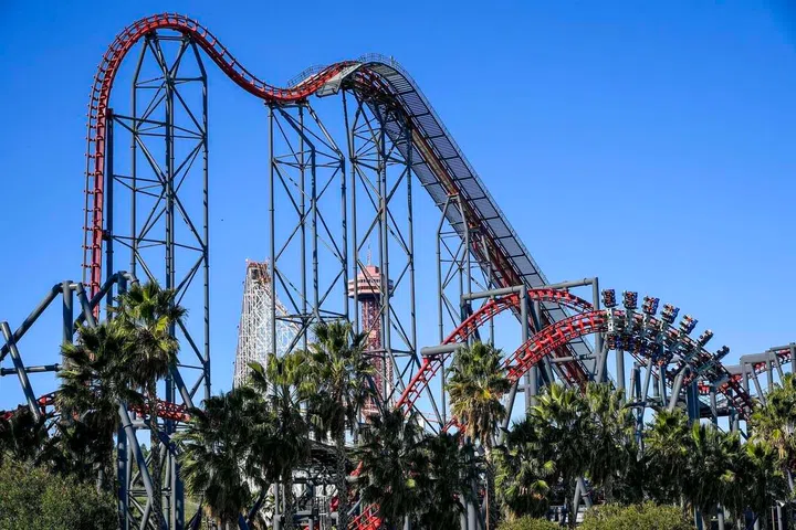 Montanha-russa da Califórnia no Six Flags Magic Mountain fechada após alegações de danos cerebrais