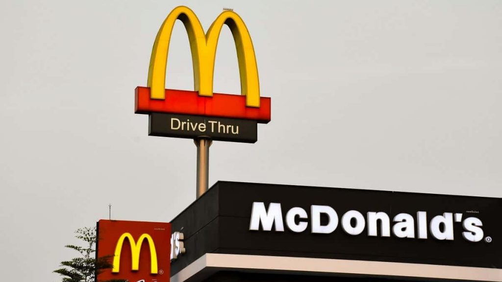 IA do McDonald’s gera polêmica e caso vai parar na Justiça dos EUA