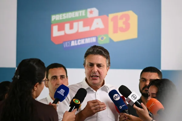 Governo Lula descarta demitir indicados de partidos que apoiam Flávio - destaque galeria