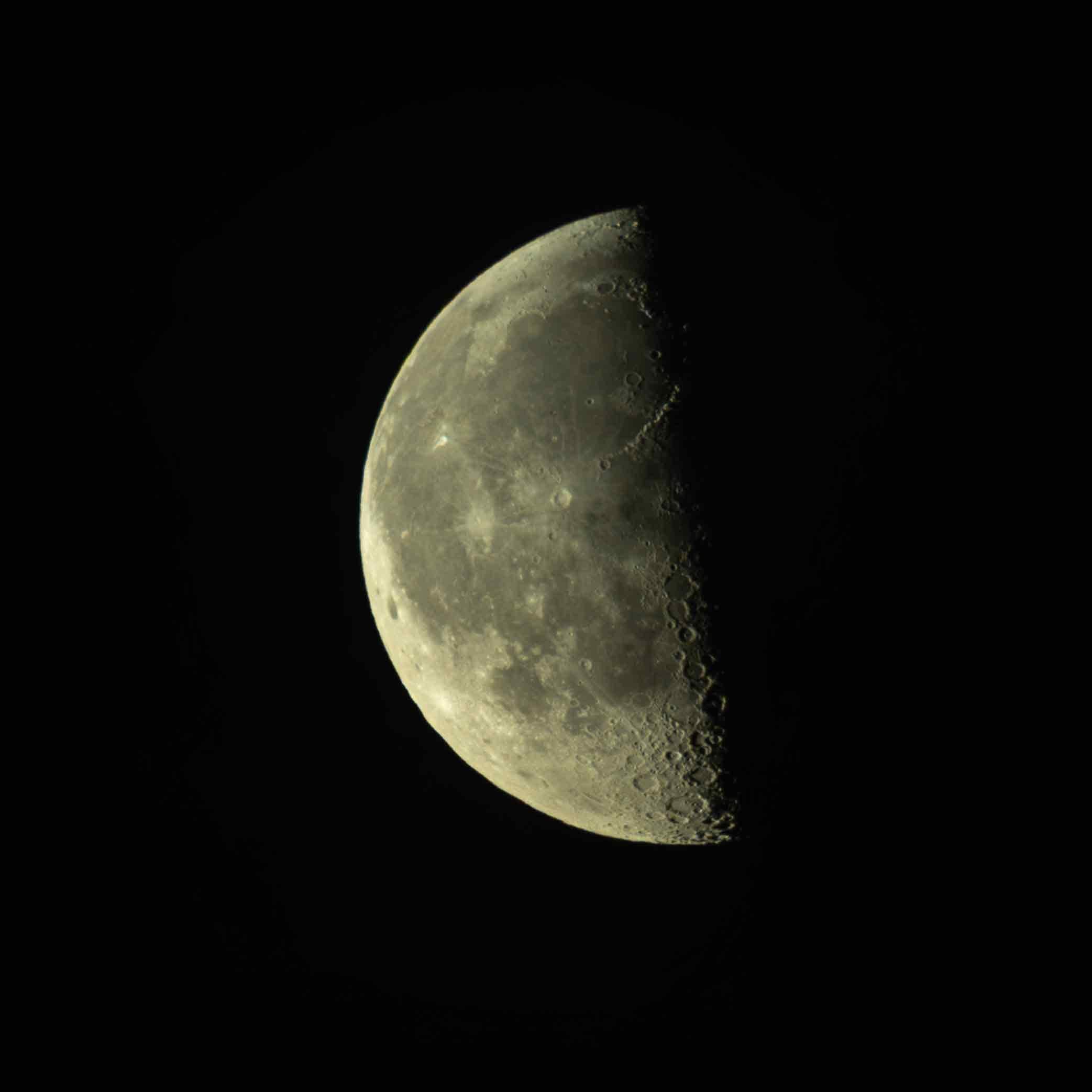 Lua hoje: confira a fase da Lua deste domingo 04/10/2026